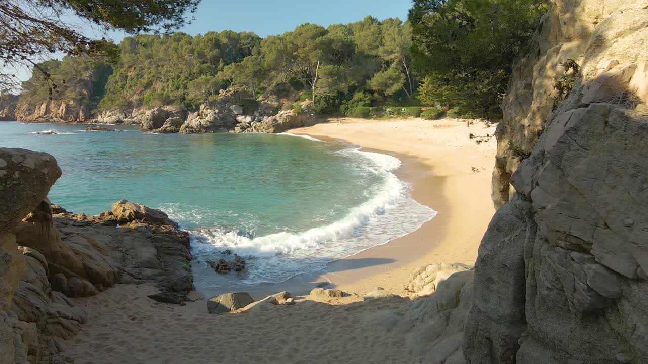 Spiaggia esotica, bellissima e paradisiaca in Spagna.