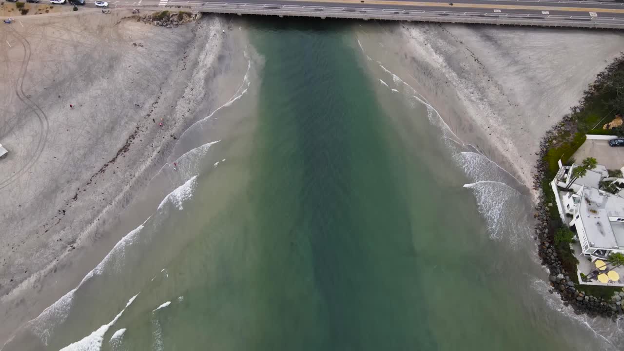 vista de dron de la entrada de la laguna delmar