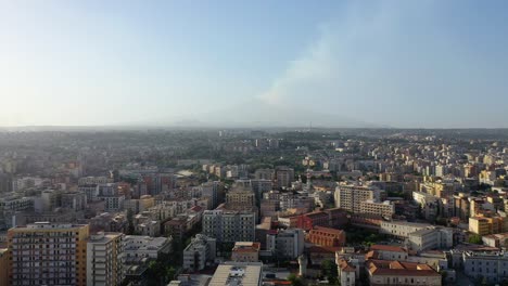 Hermoso-Panorama-De-Una-Ciudad-En-Europa---Vista-Aérea