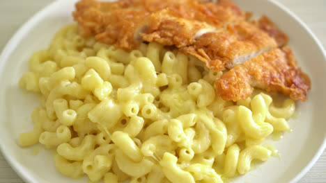 homemade mac and cheese with fried chicken