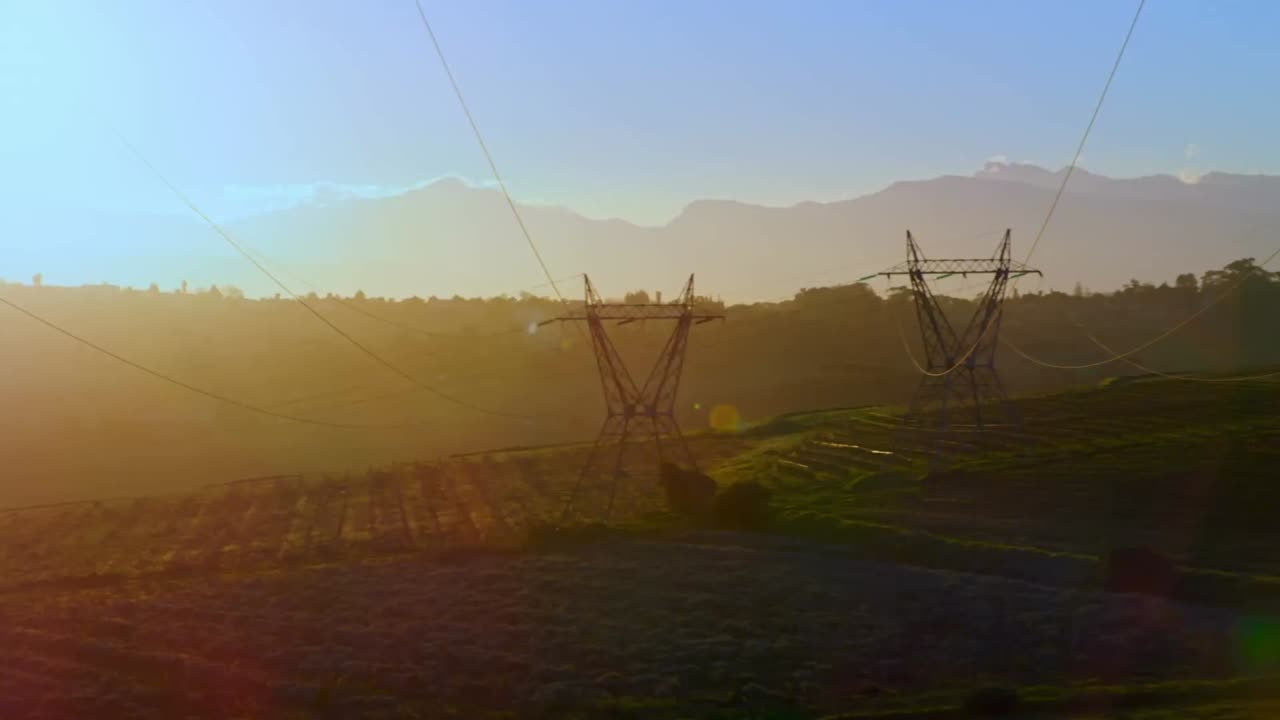 animación del globo con red de conexiones y procesamiento de datos sobre pilones