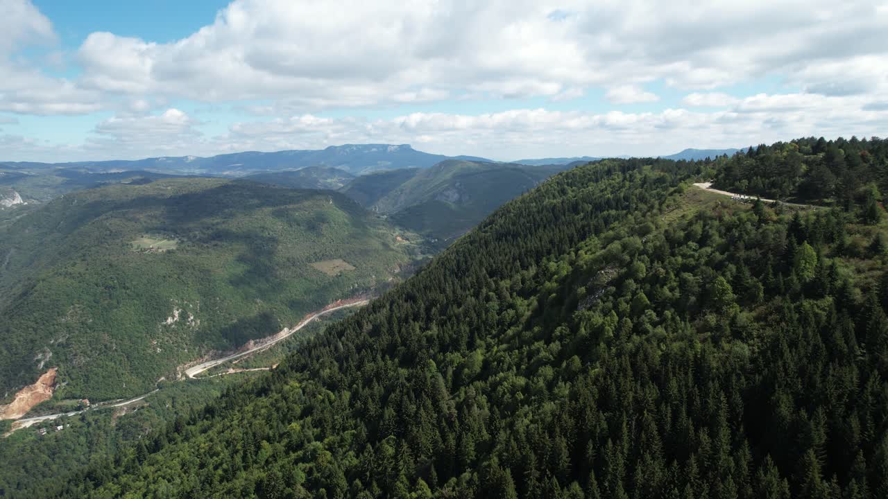 paisaje forestal de montaña
