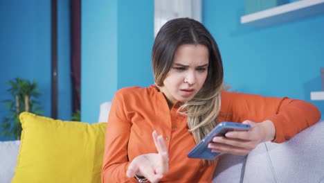 enviar mensajes de texto a una mujer joven, enviar mensajes de texto molestos y tristes.