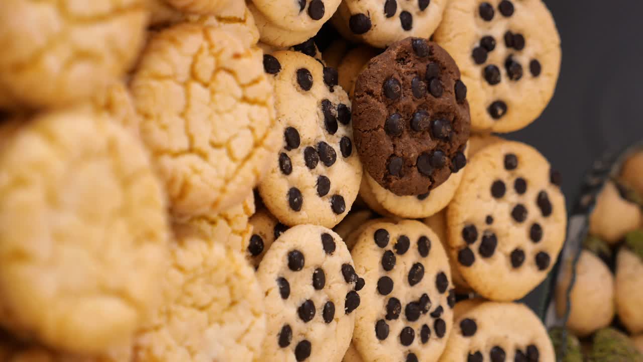 Deliziosi biscotti con gocce di cioccolato