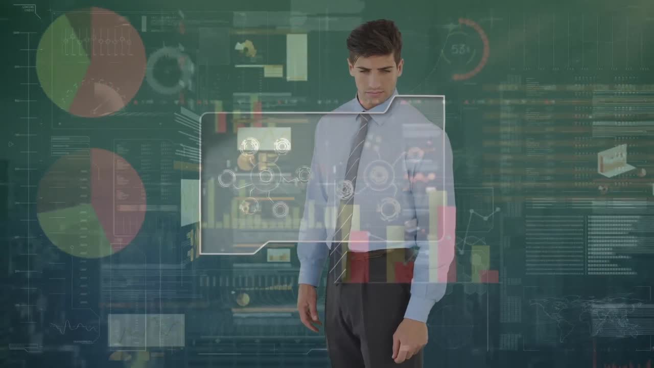 interfaz digital con procesamiento de datos sobre el hombre de negocios caucásico tocando la pantalla futurista