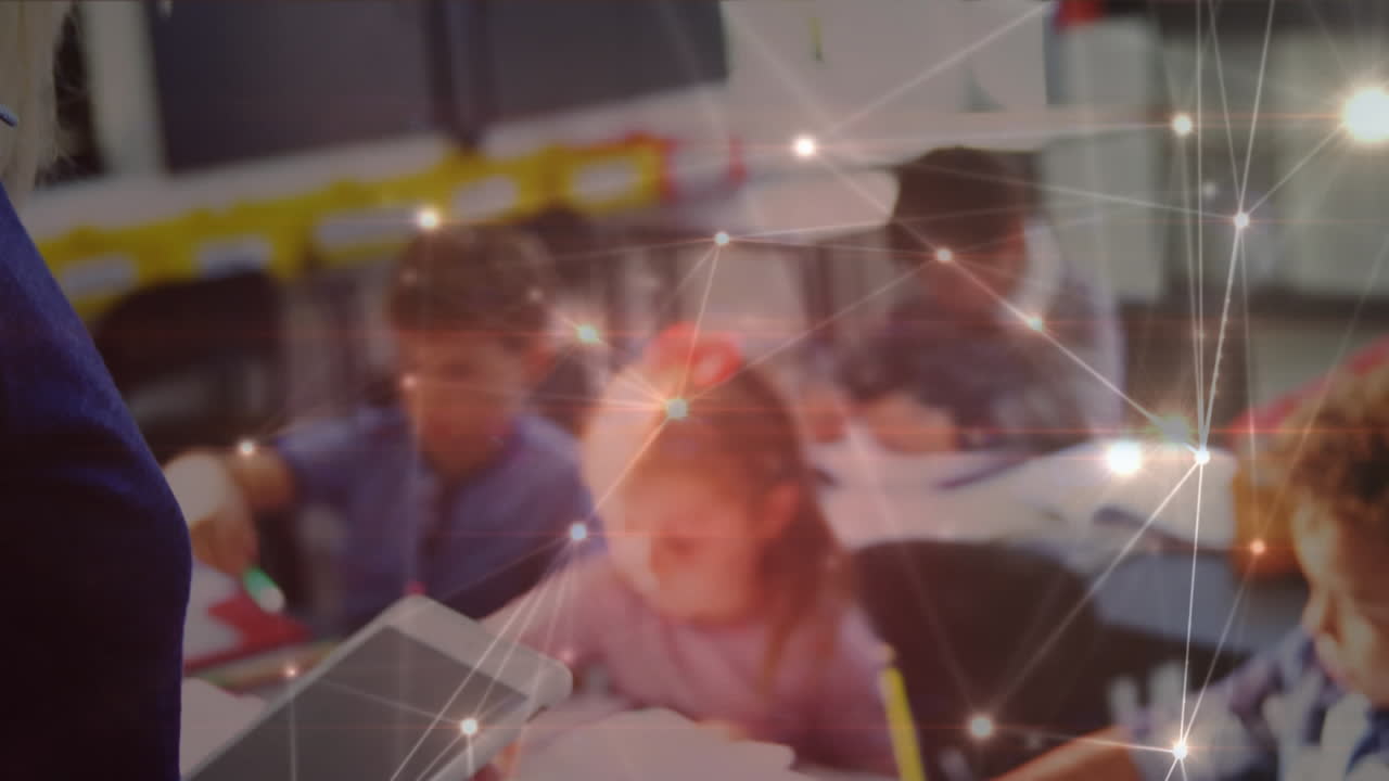 animación de una red de conexiones entre maestros y escolares felices y diversos