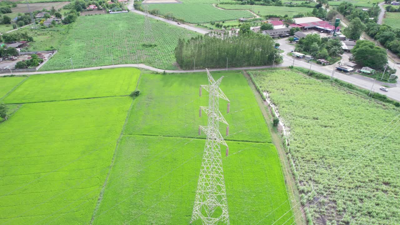 고전압 기둥, 전송 타워, 전력 기둥, 시골의  에 위치한 전력 전송