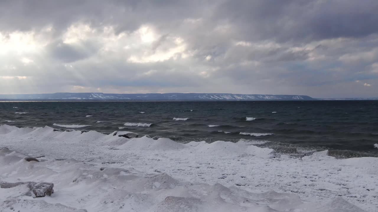 Up to down shot at the Wasaga Beach, in the afternoon.4K