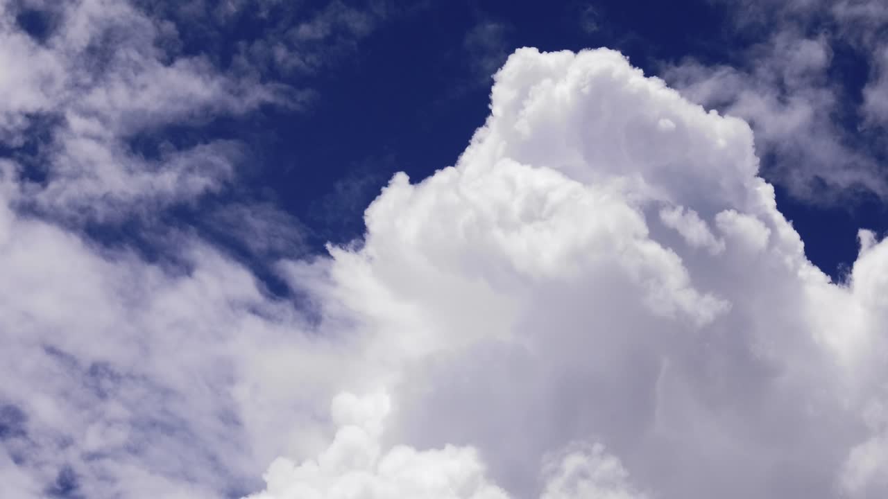 enormes nubes andinas, ancash peru - 4k