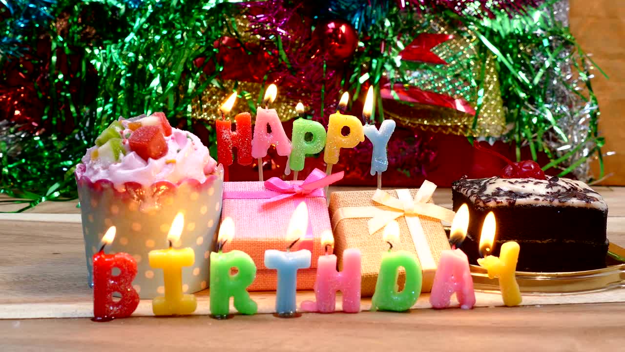 romántico cumpleaños a la luz de las velas