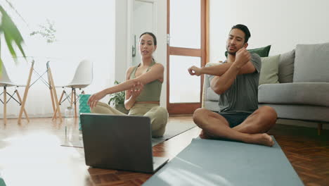 Yoga,-Laptop-Und-High-Five-Mit-Einem-Paar