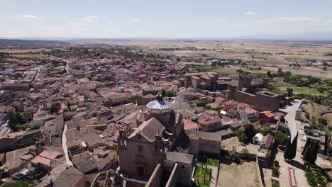 Aerial-view-orbiting-Oropesa-Iglesia-del-Colegio-de-Jesuitas-town-neighbourhood-in-the-Spanish-countryside