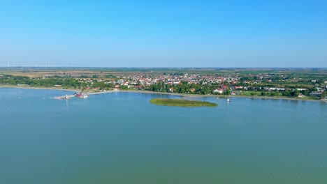 Faro-De-Podersdorf-Y-Ciudad-Costera-En-Neusiedl-Am-See,-Austria