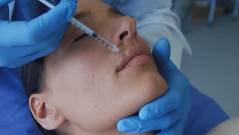 paciente de procedimiento cosmético femenino