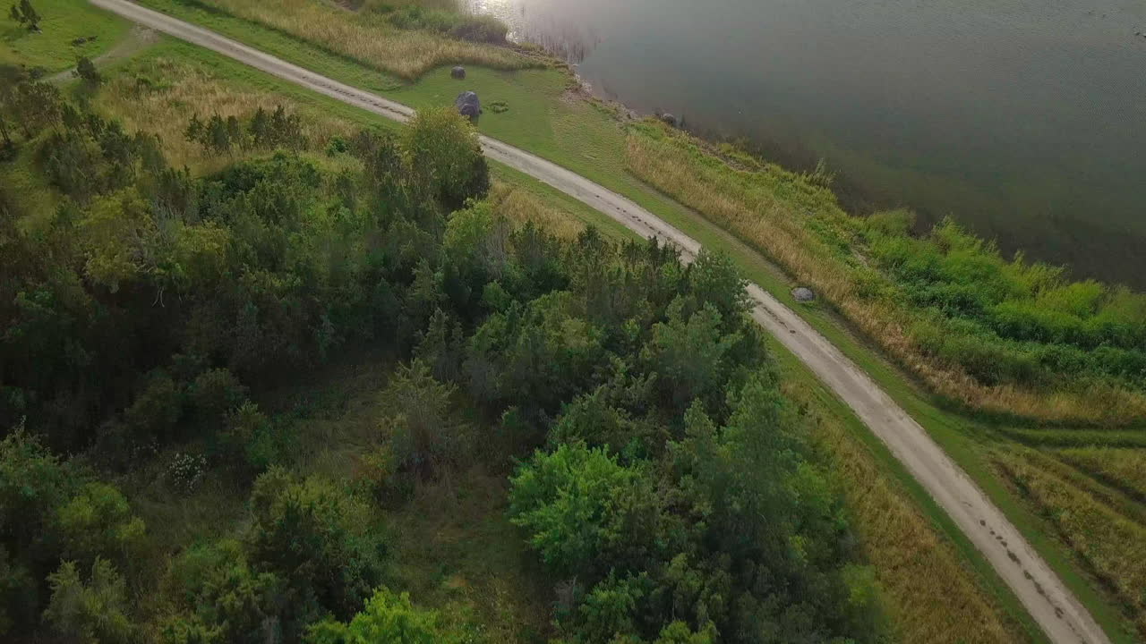 disparo de un dron en la costa de la isla estonia de saaremaa