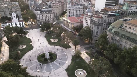 Plaza-De-Mayo-Argentina-Cabildo-De-Buenos-Aires-Drone-Aéreo-Sobre-La-Pirámide-De-Mayo-Y-Monumento-Histórico-De-La-Capital-Argentina