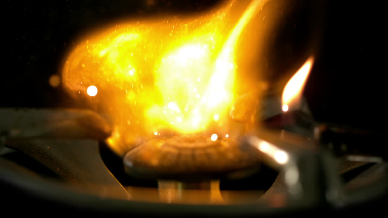 어 속에서 불이 켜지고