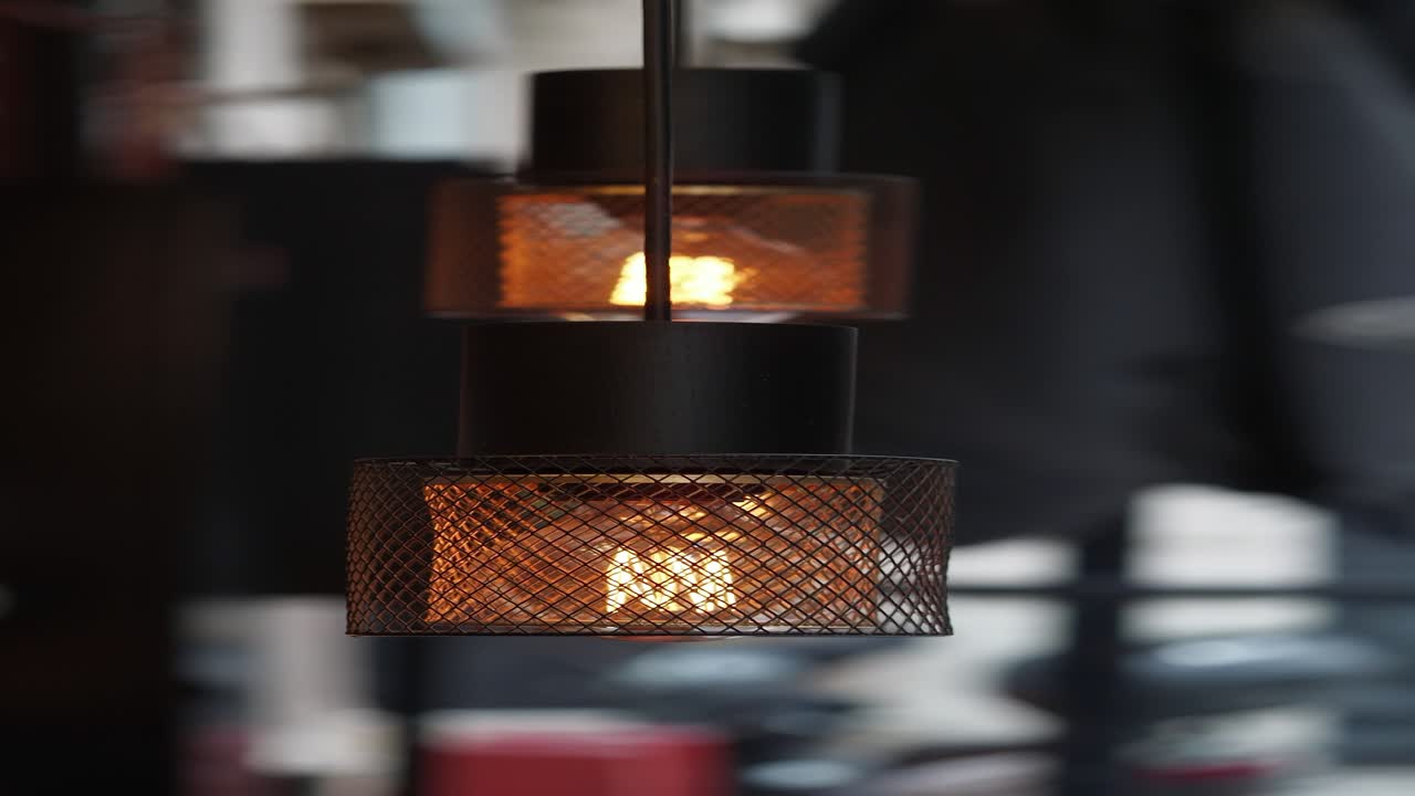 세련된 산업용 펜던트 조명