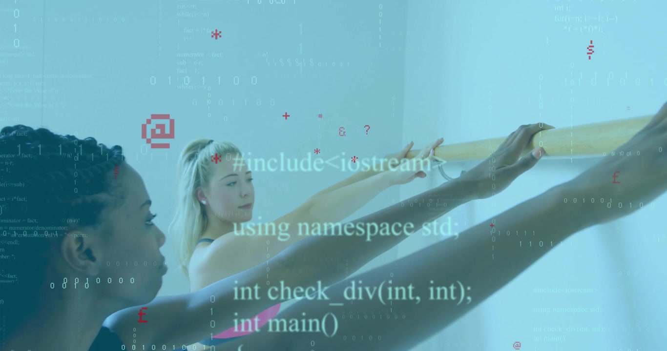 Camera zoomt uit en onthult partners die stretchen aan de barre met code-overlays voor fitness