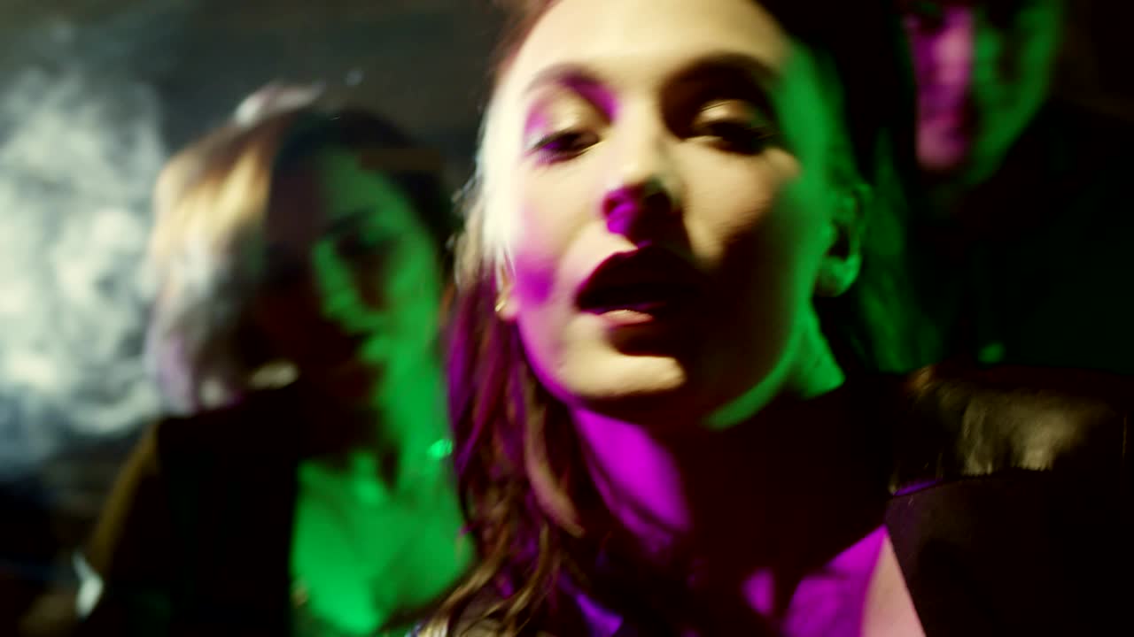 Waktu Selfie di Klub Malam