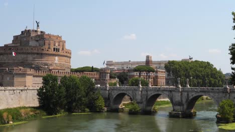 View-from-south-towards-the-Castel-Sant'Angelo-and-Ponte-Sant'Angelo,-Rome,-Italy