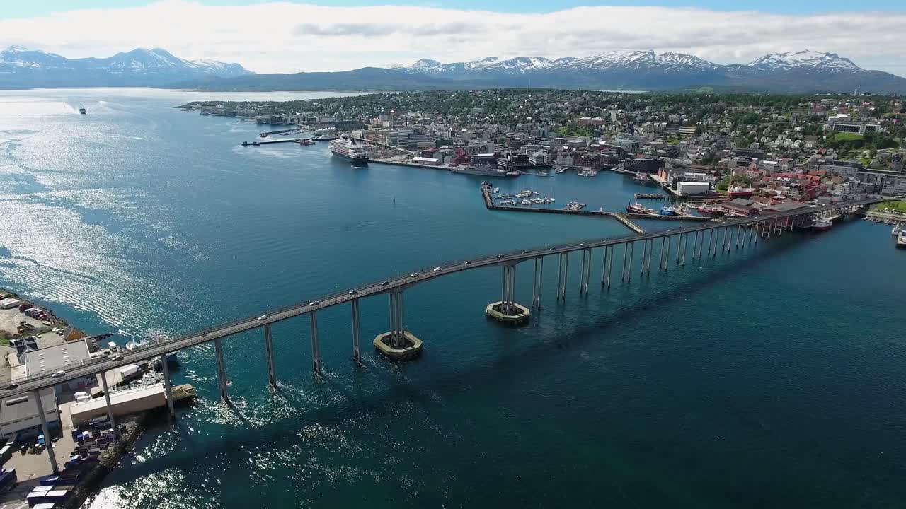 노르웨이의 트롬소 (tromso) 는 인구 5만 명이 넘는 세계에서 가장 북쪽에 있는 도시로 여겨진다.