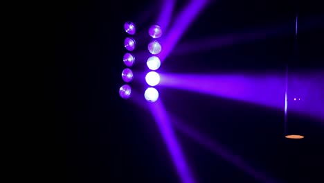 luces púrpuras del escenario