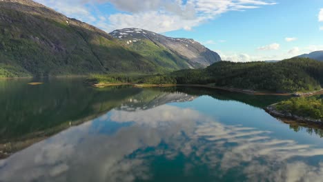 Imágenes-Aéreas-Hermosa-Naturaleza-Noruega