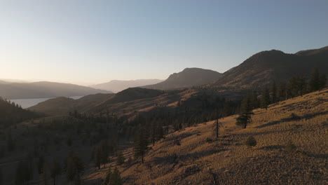 Dawn's-First-Light:-A-Breathtaking-Panorama-of-Lac-du-Bois-Awakens