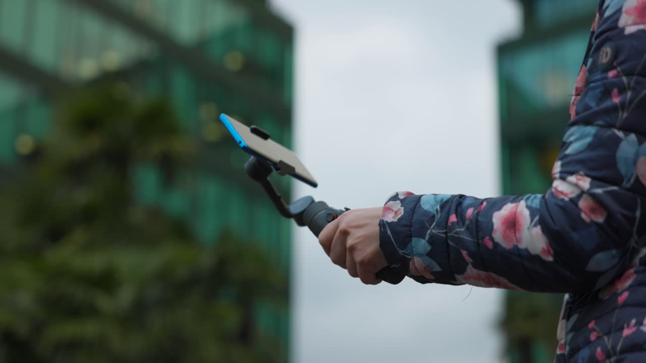 DJI Osmo mobile 6 intelligent smartphone gimbal stabilizer, testing movement