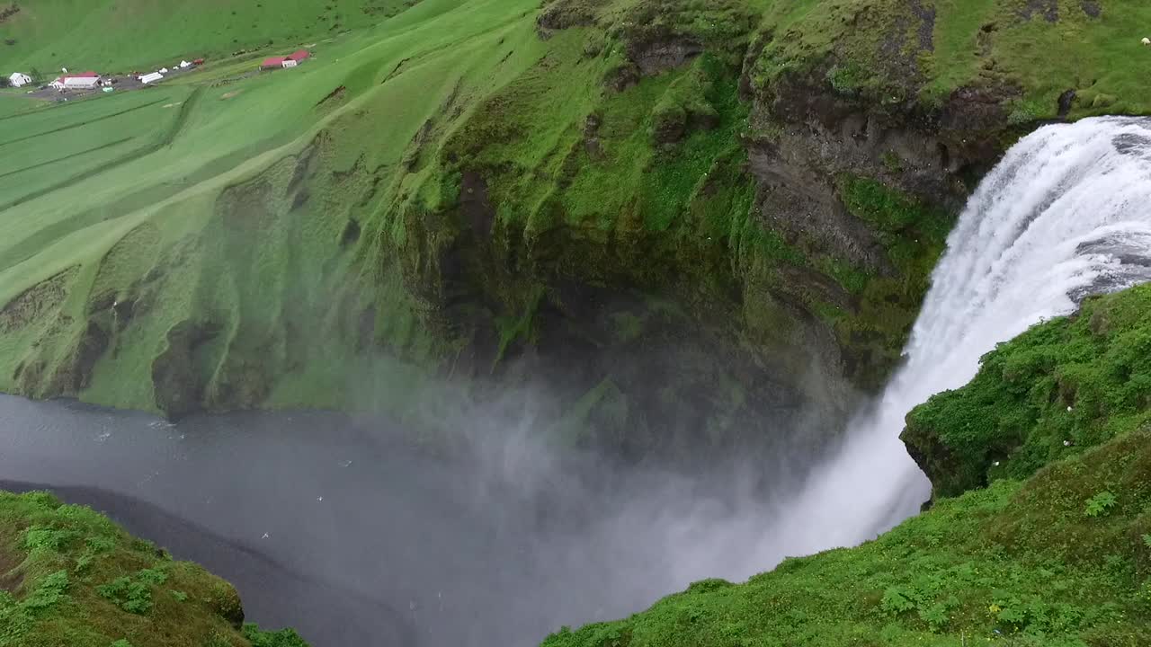 cascada de skogafoss en islandia, 1080 60p