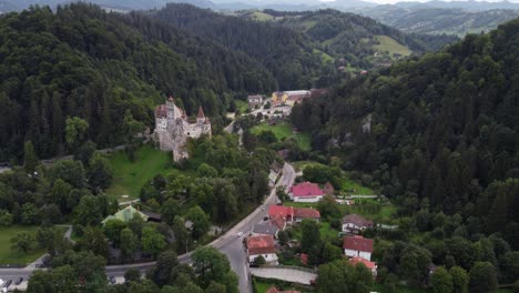 Aerial-panoramic-view-of-Dracula-castle,-Romanian-representative-landmark-in-Transylvania