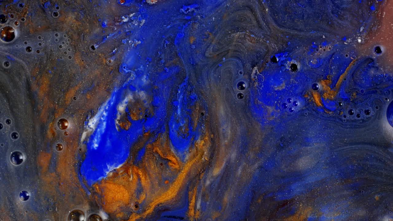 vibrantes remolinos de azul y naranja crean una fascinante pieza de arte fluido abstracto