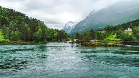 Lovatnet-See-Schöne-Natur-Norwegen.