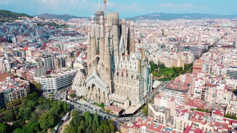 la sagrada familia in barcelona