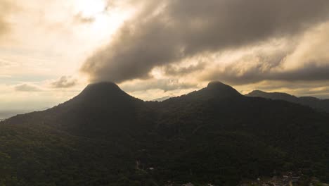 Impresionante-Belleza-De-La-Serra-Do-Mar-En-Caioba,-Matinhos,-Paraná,-Brasil,-A-Través-De-Un-Cautivador-Timelapse-Que-Captura-El-Paisaje-Dinámico