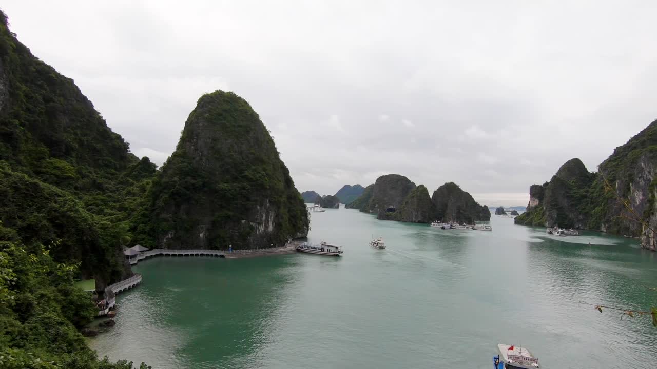 vista de la bahía de ha long desde el mirador