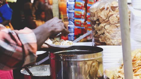 Streetfood-Zubereitung-In-Indien-Während-Des-Abends