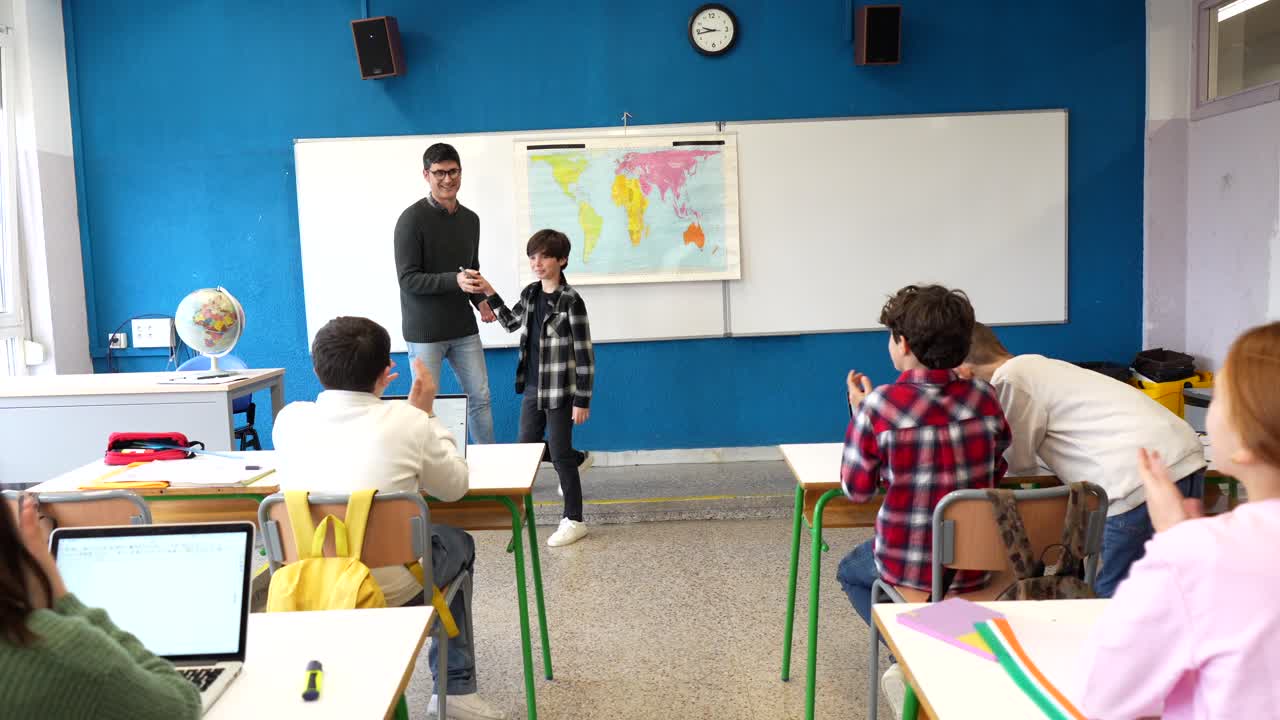 Classroom presentation with students and teacher
