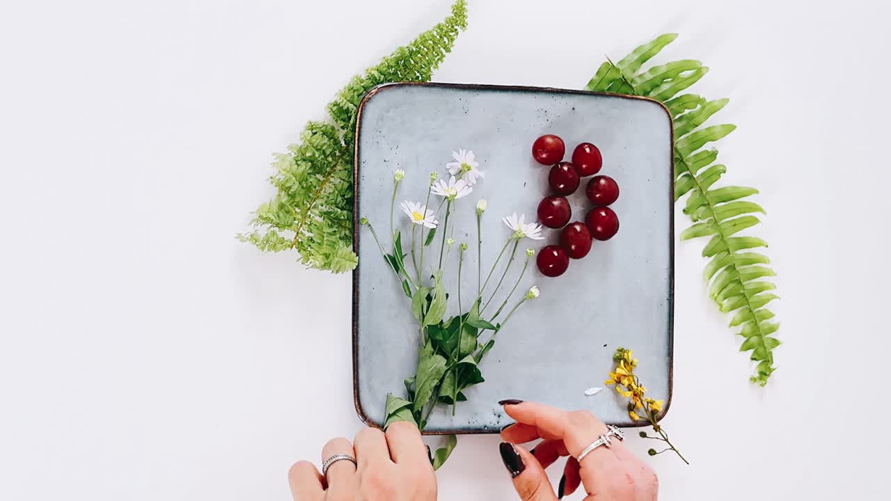 Elegant Plate Arrangement with Grapes and Flowers