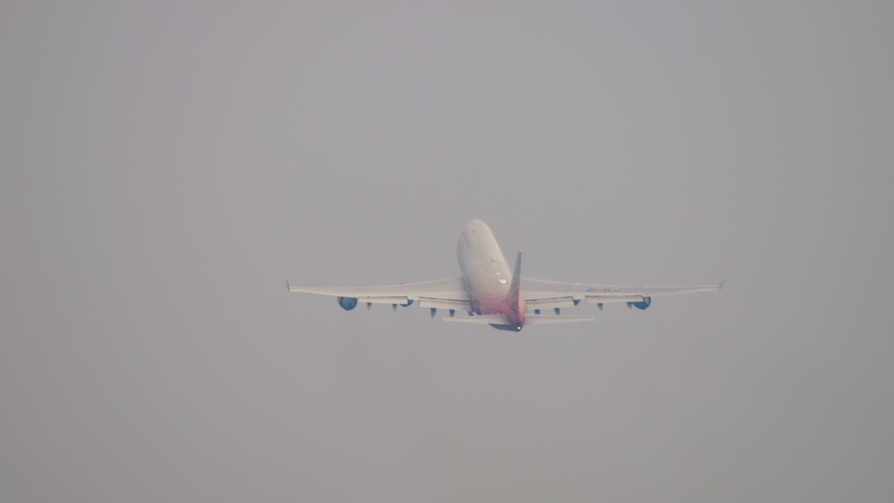 와이드 바디 여객기 이륙