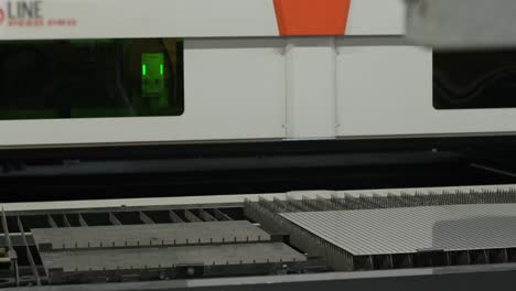 máquina de corte por láser de metales
