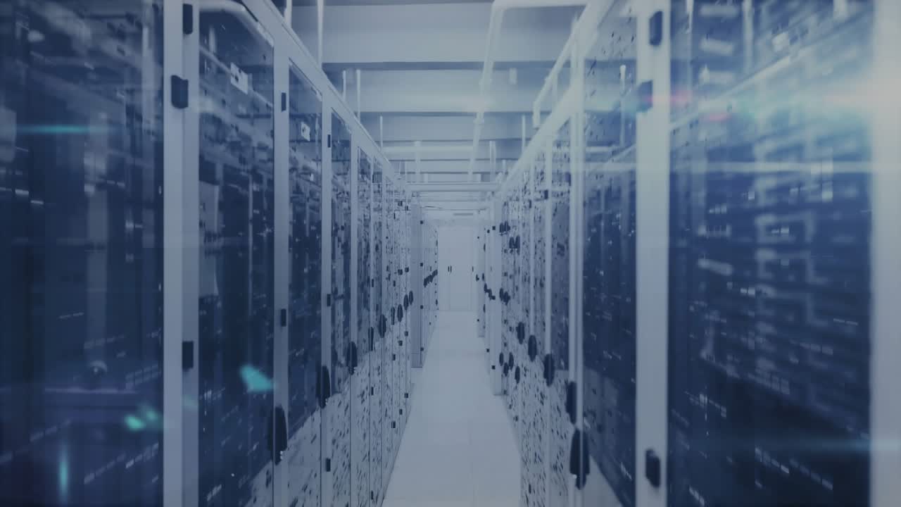 Rendering in 3D di un server rack con corridoio illuminato da una luce blu fredda, che mostra grafici di dati e indicatori LED