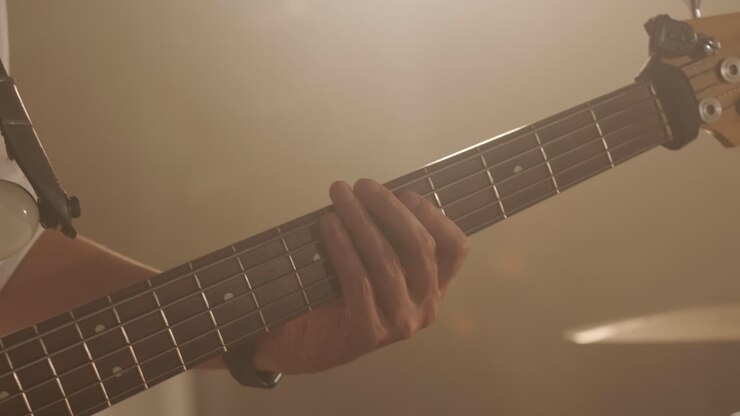 Solist, Basçı, Piyanist, Davulcu ve Gitarist ile Canlı Grup Performansı