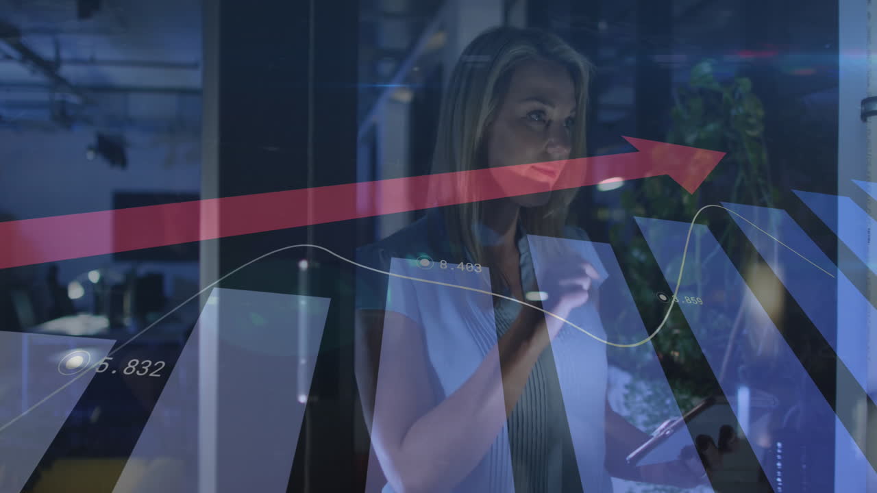 animação de processamento de dados financeiros sobre empresária caucasiana