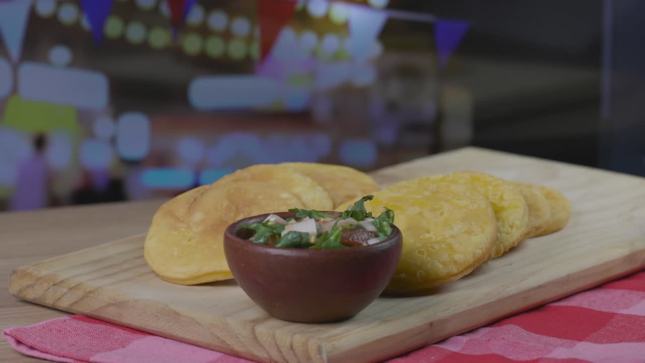 sopaipillas y pebre fiestas patrias chile cocina bandera chilena