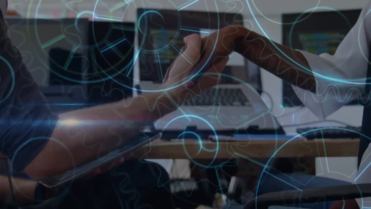 animación de engranajes girando sobre diversos hombres de negocios estrechando la mano