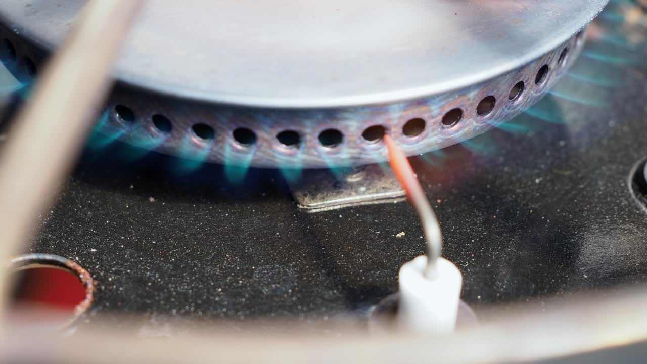 가스 호브. 가스 스토브 버너. 불타는 가스 버너.