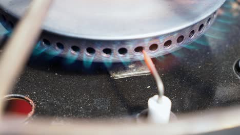 horno de gas. quemador de estufa de gas. quemador de gas encendido.