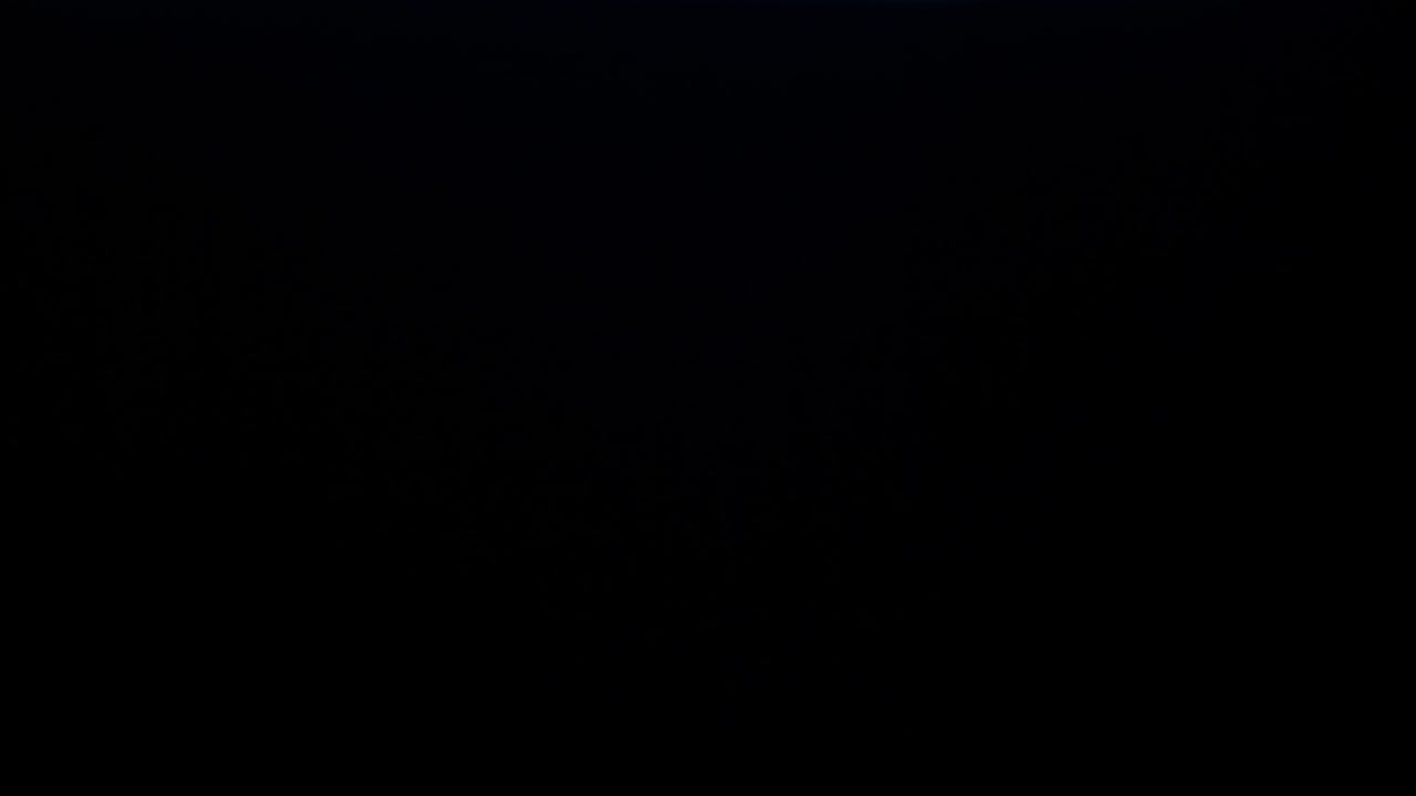 абстрактное стекло свет просачивается отражения на черном фоне